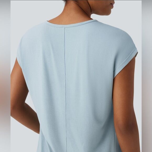 NWT Halara V-neck Tee - Picture 5 of 5